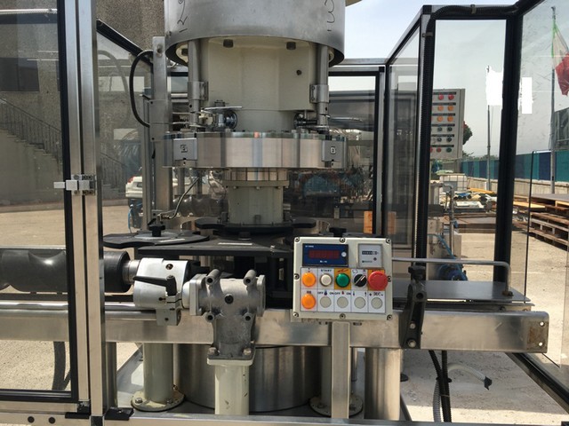 Used capper Delta 404 Bertolaso 7.000 bph 9