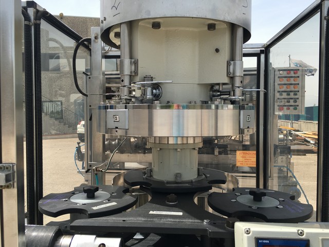 Used capper Delta 404 Bertolaso 7.000 bph 5