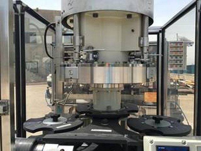 Used capper Delta 404 Bertolaso 7.000 bph 6