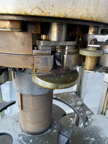 Used capper Bertolaso plastic mushroom 2