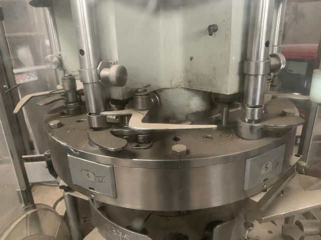 Used capper Delta 406 Bertolaso 9.000 bph 3