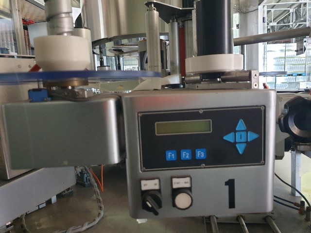 Used labeller Kosme 6t 3s adhesive 7