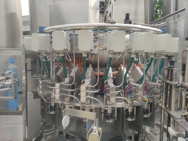 Monoblocco di Riempimento Mb Impianti 24.24.1 Usato 3