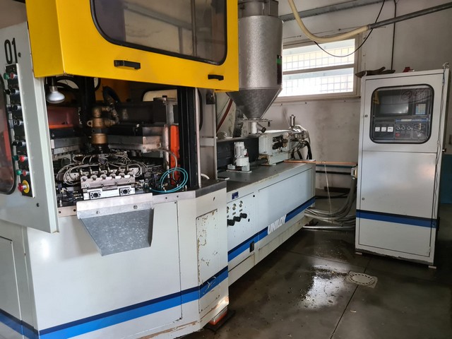 Soffiatrice PET Uniloy Comec ibm 42 usata