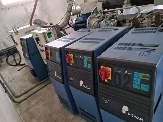 Soffiatrice PET Uniloy Comec ibm 42 usata 7