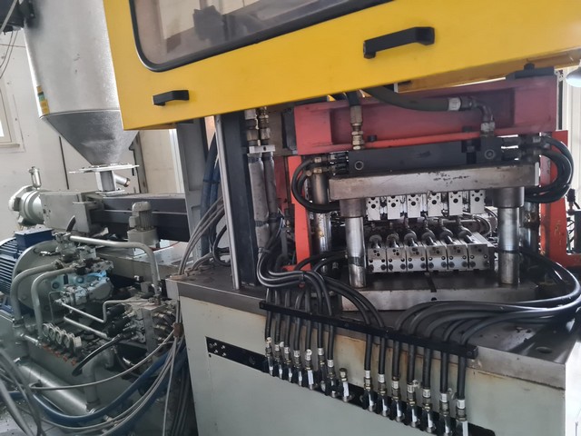 Soffiatrice PET Uniloy Comec ibm 42 usata 8