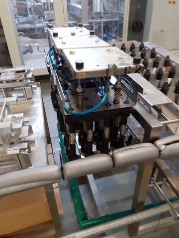 Linea di imbottigliamento per vino fermo MBF Usata 9