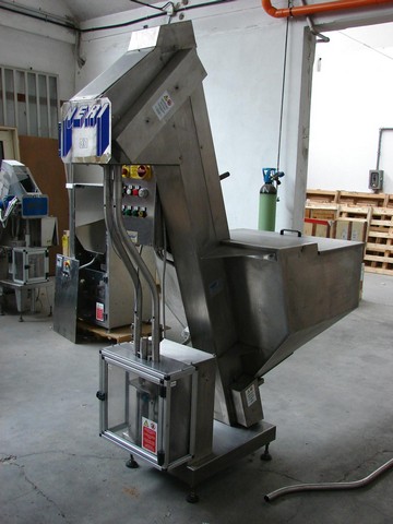 Elevatore tappi Canelli Neri Usato 6