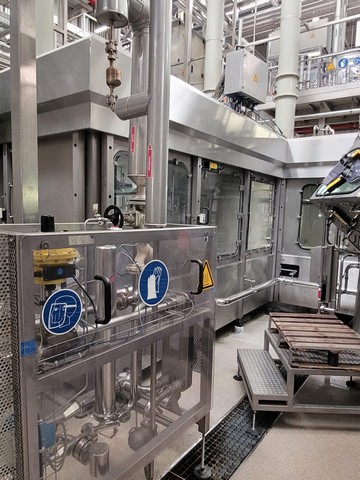 Linea di imbottigliamento Completa Asettica PET Usata