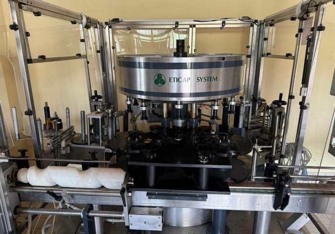 Linea di imbottigliamento per aceto GAI Usata 4