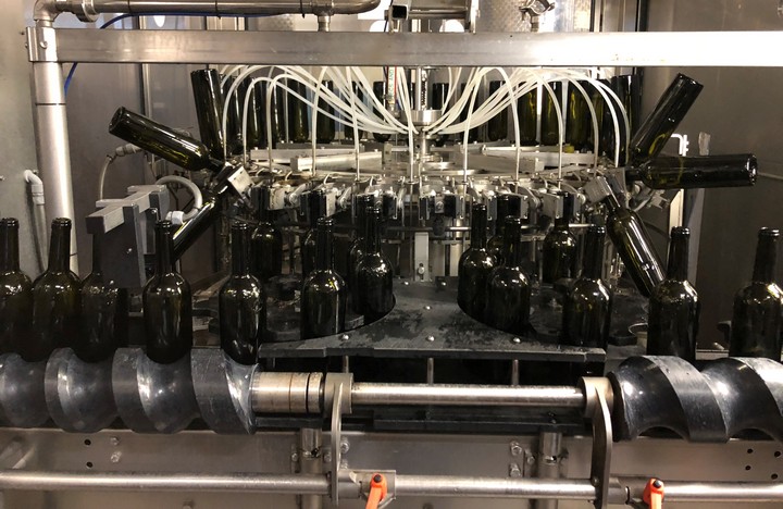 Linea di imbottigliamento Bertolaso Isobarica Usata 3