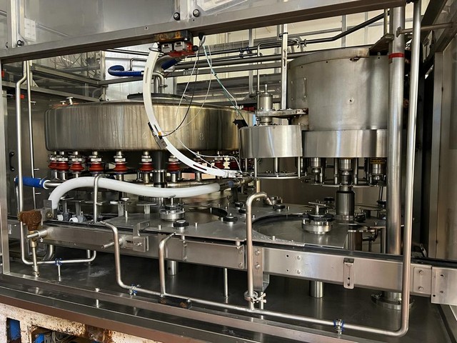 Linea di imbottigliamento per Succhi 9.000 bph Usata 10