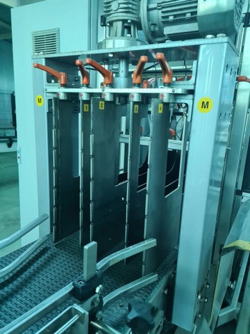 Linea di imbottigliamento Kosme 9.000 bph Usata 24
