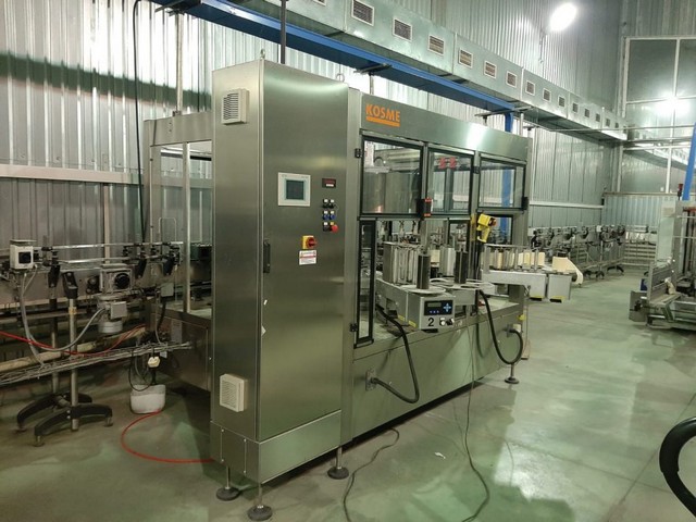 Linea di imbottigliamento Kosme 9.000 bph Usata 16