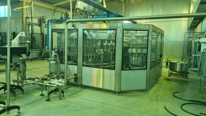 Linea di imbottigliamento Kosme 9.000 bph Usata 2