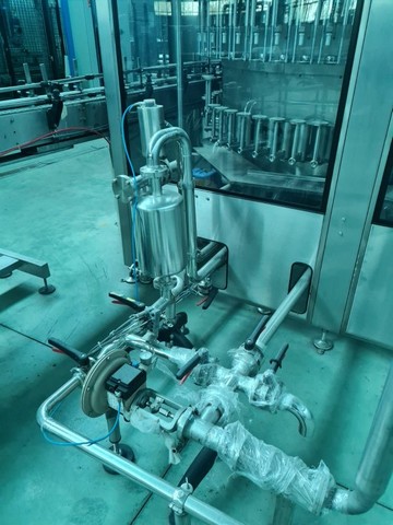 Linea di imbottigliamento Kosme 9.000 bph Usata 6