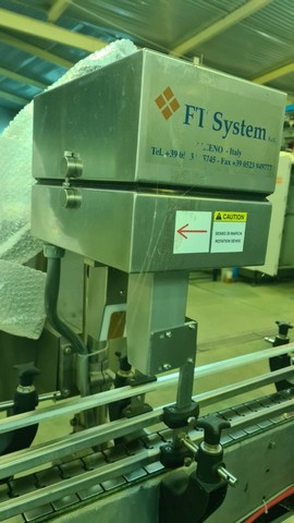 Linea di imbottigliamento Kosme 9.000 bph Usata 8