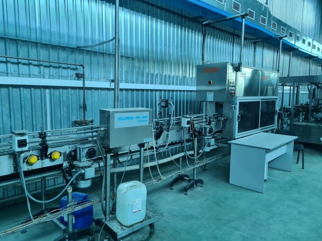 Linea di imbottigliamento Kosme 9.000 bph Usata 10