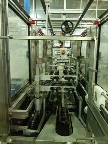 Linea di imbottigliamento Kosme 9.000 bph Usata 22