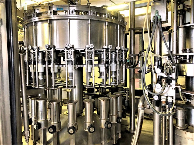 Linea di imbottigliamento MBF 5.000 bph Usata 12