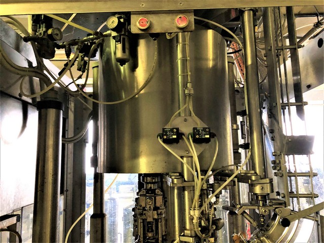 Linea di imbottigliamento MBF 5.000 bph Usata 16