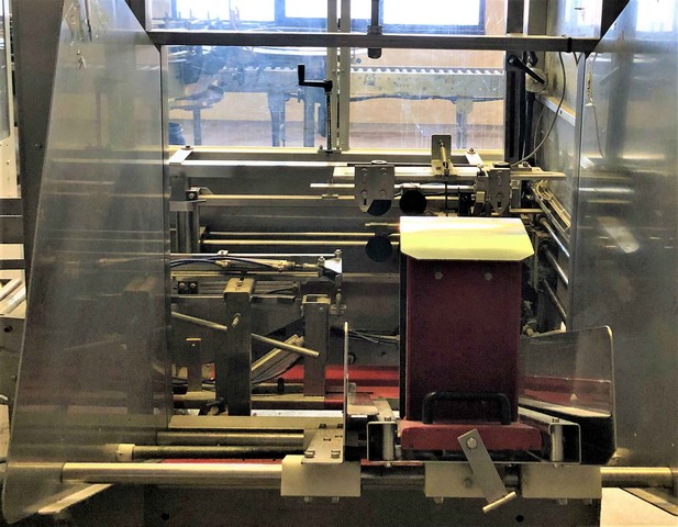 Linea di imbottigliamento MBF 5.000 bph Usata 23