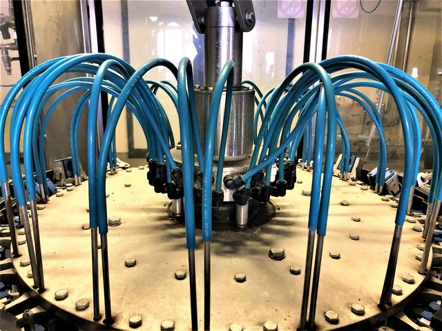 Linea di imbottigliamento MBF 5.000 bph Usata 9