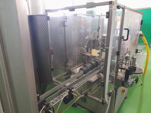 Linea di imbottigliamento per Olio 1.500 bph Usata 3