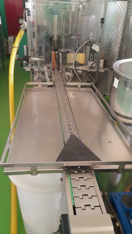 Linea di imbottigliamento per Olio 1.500 bph Usata 5