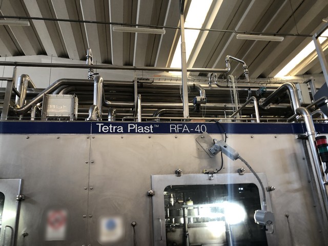 Linea di imbottigliamento PET 12.000 bph Usata 18