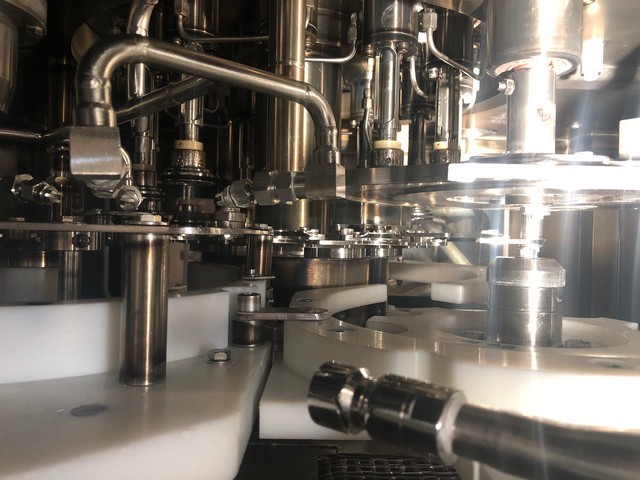 Linea di imbottigliamento PET 12.000 bph Usata 23
