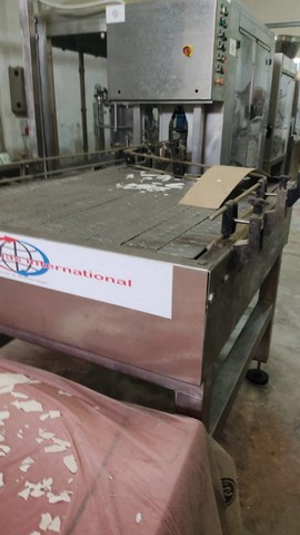 Linea di imbottigliamento Vino Fermo 2.000 bph Usata