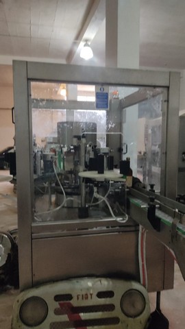Linea di imbottigliamento Vino Fermo 2.000 bph Usata 11