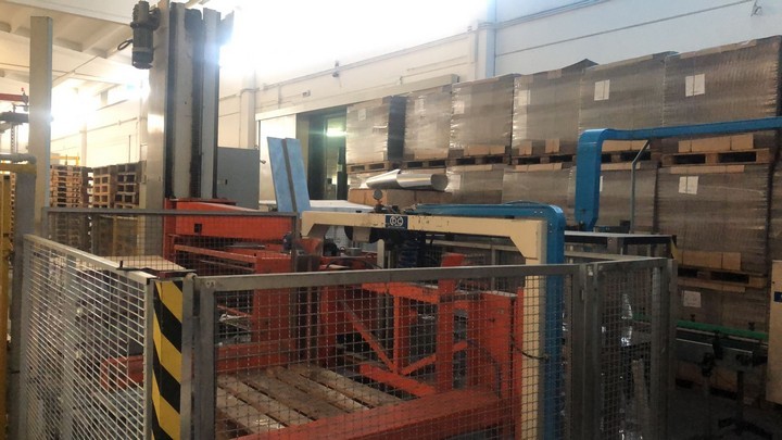 Used Complete Isobaric Bottling Line Pet & Glass bottles 13