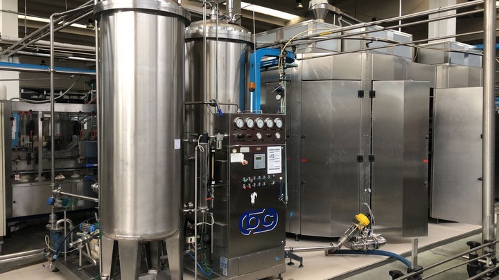 Used Complete Isobaric Bottling Line Pet & Glass bottles 14