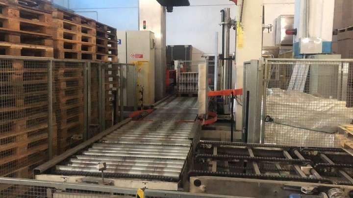 Used Complete Isobaric Bottling Line Pet & Glass bottles 15