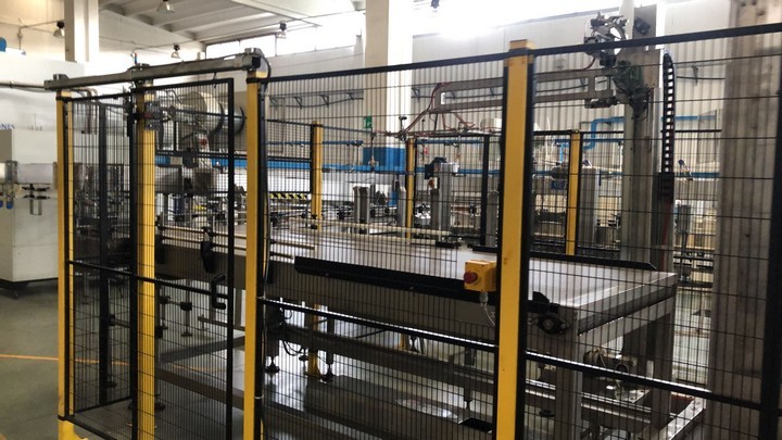Used Complete Isobaric Bottling Line Pet & Glass bottles 16
