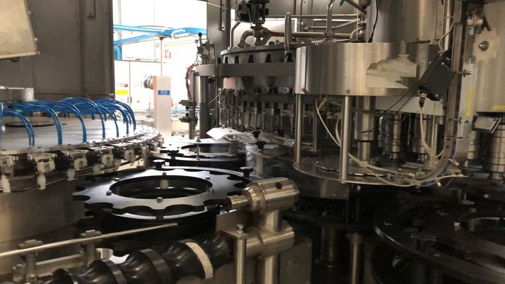 Used Complete Isobaric Bottling Line Pet & Glass bottles 4