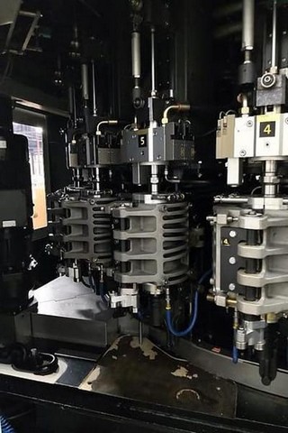 Linea di imbottigliamento PET 46.000 bph Usata 18