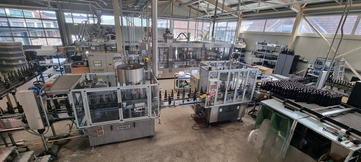 Linea di imbottigliamento MBF Vino Fermo Usata 2