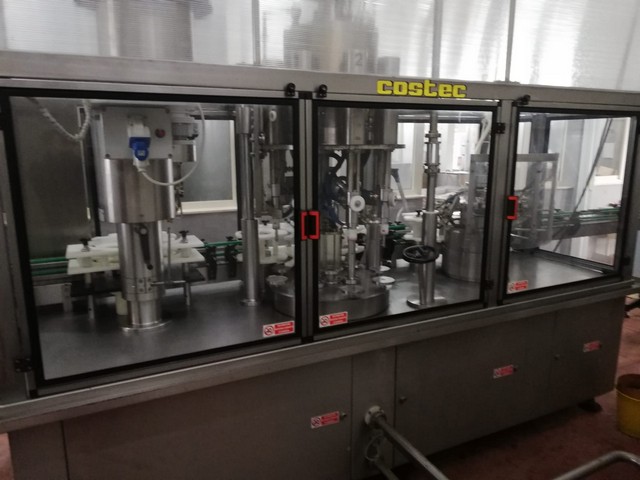 Linea di imbottigliamento Costec 1.000 bph Usata 10