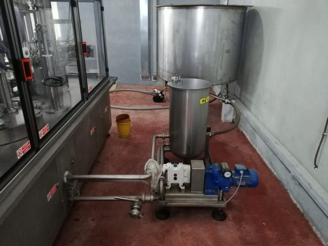 Linea di imbottigliamento Costec 1.000 bph Usata 2