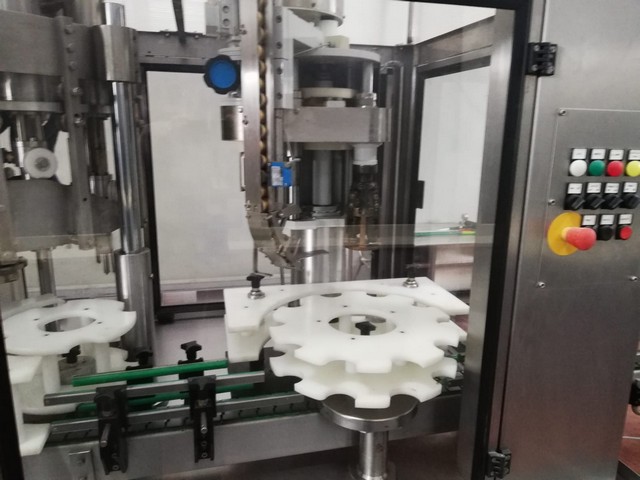 Linea di imbottigliamento Costec 1.000 bph Usata 3
