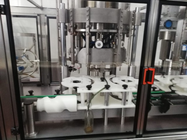 Linea di imbottigliamento Costec 1.000 bph Usata 5