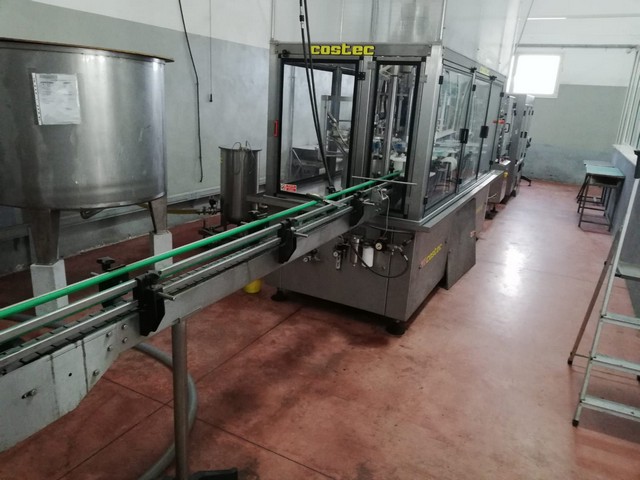 Linea di imbottigliamento Costec 1.000 bph Usata 8