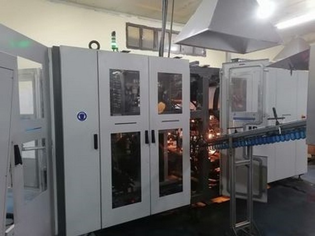 Linea di imbottigliamento PET 3.000 bph Usata