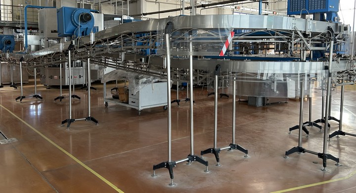 Linea di imbottigliamento Sipa PET 12.000 bph Usata 23