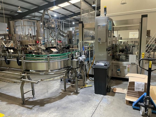 Linea di imbottigliamento PET CSD 18.000 bph usata 10