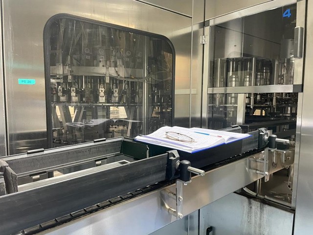 Linea di imbottigliamento PET CSD 18.000 bph usata 12