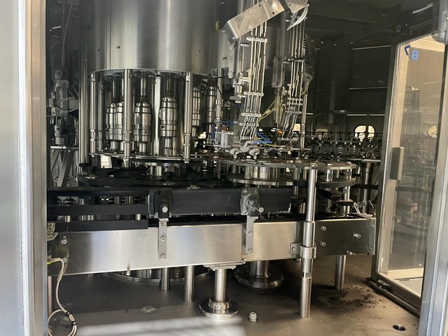 Linea di imbottigliamento PET CSD 18.000 bph usata 13